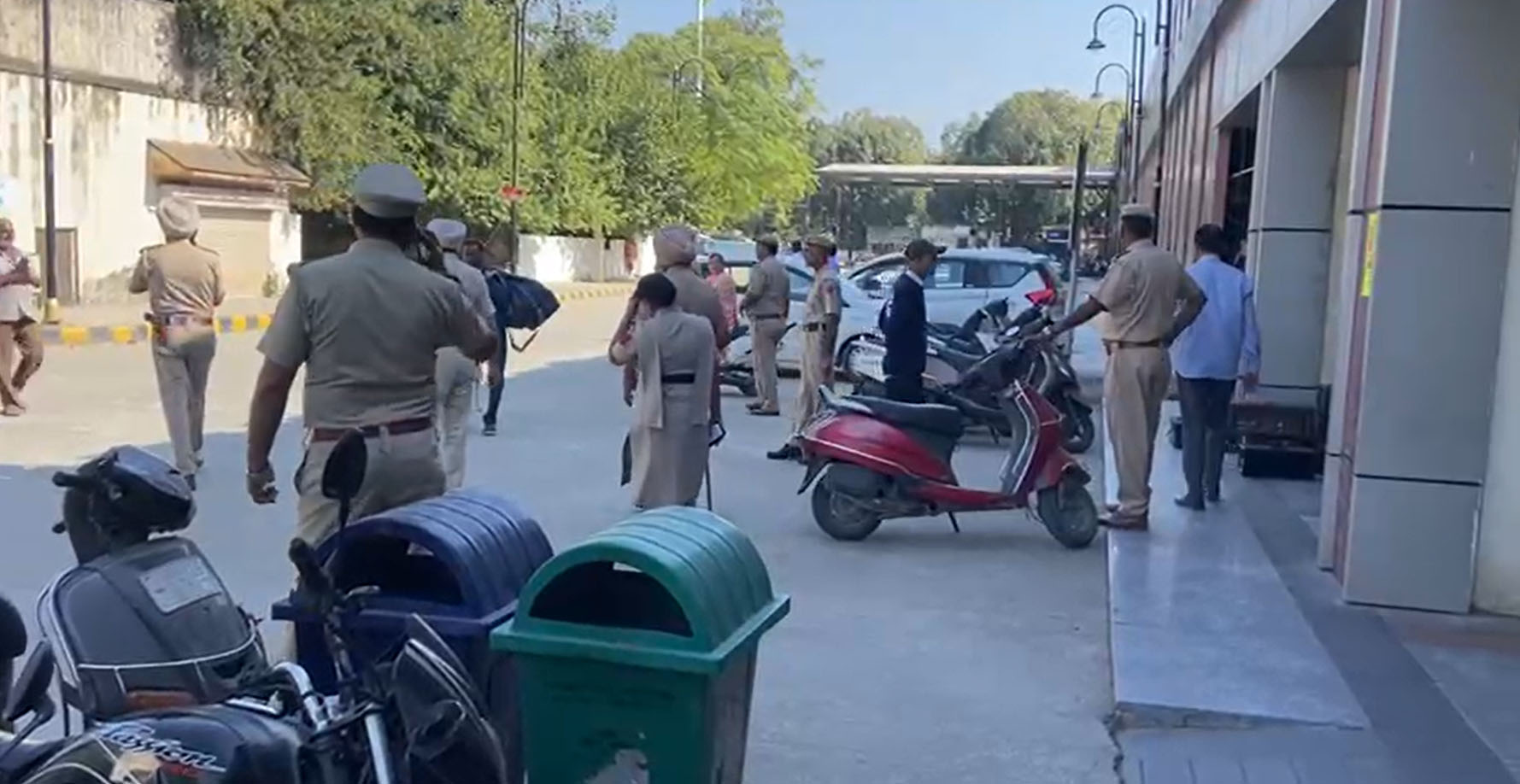 ਦਿੱਲੀ ਧਮਾਕਿਆਂ ਮਗਰੋਂ ਪੰਜਾਬ ''ਚ ਵੱਡੀ ਹਲਚਲ, ਸਰਹੱਦੀ ਜ਼ਿਲ੍ਹੇ ਅਲਰਟ ਜਾਰੀ